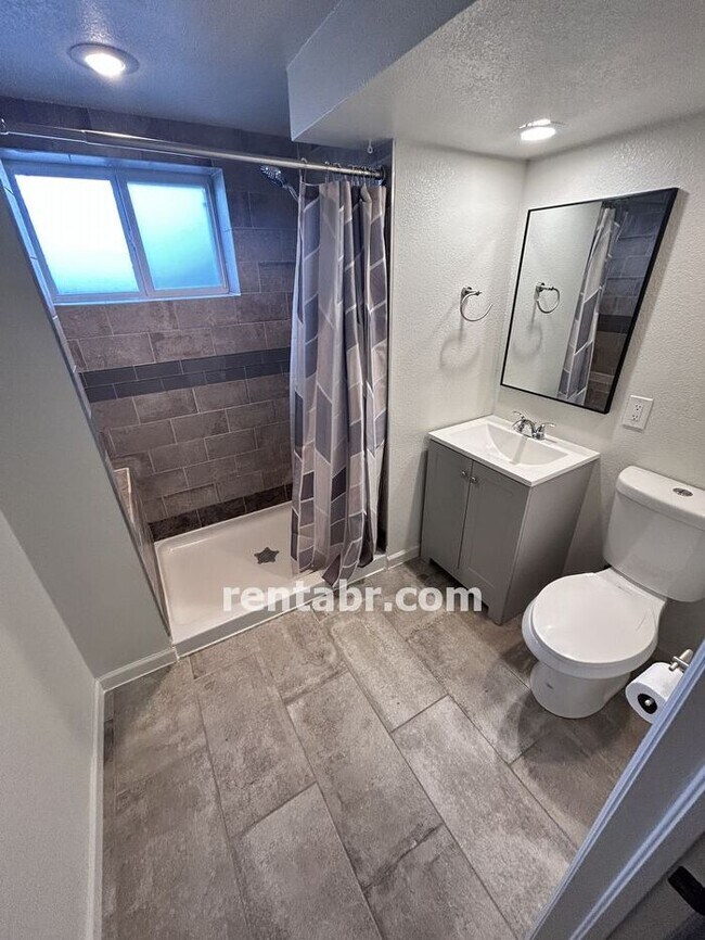 Foto del edificio - Modern Garden Level available NOW!!!