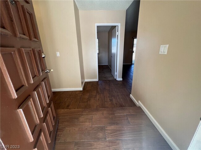 Foto del edificio - 4404 Aladdin Ln