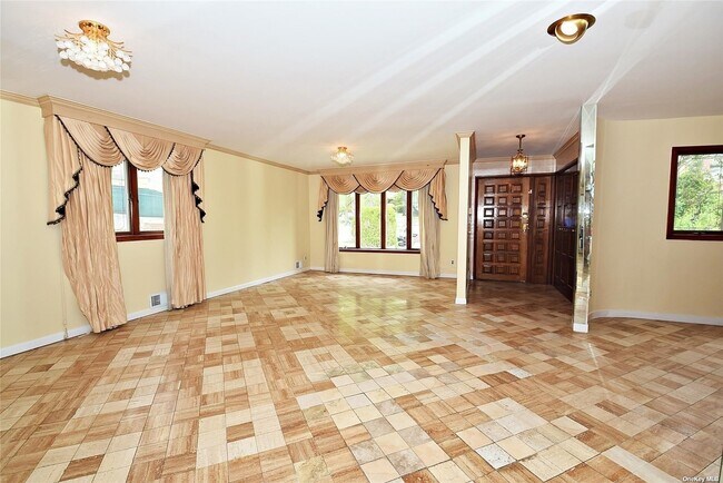 Foto del edificio - 83-14 Abingdon Rd