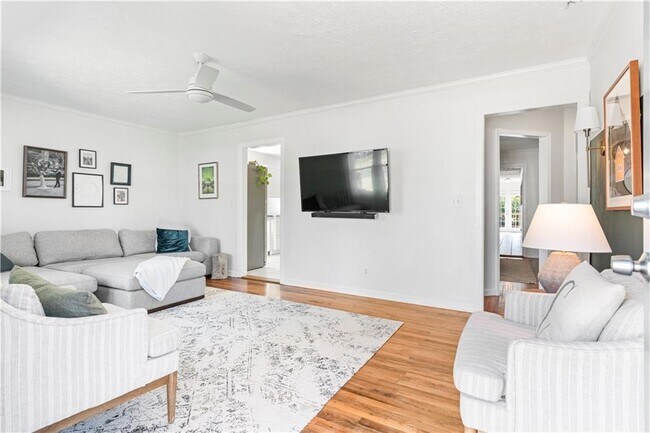 Foto del edificio - 1060 McLinden Ave SE