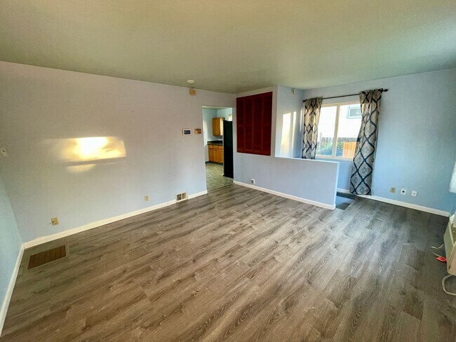 Building Photo - Quaint 2-Bed, 2-Bath Home in Central Tacom...
