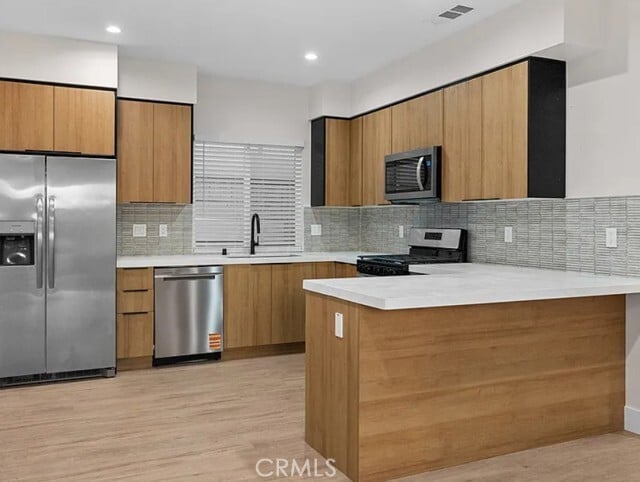 Foto del edificio - 7840 Claybeck Ave