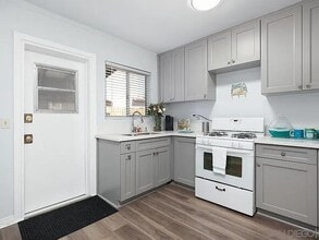 Building Photo - 1382 Grove Ave