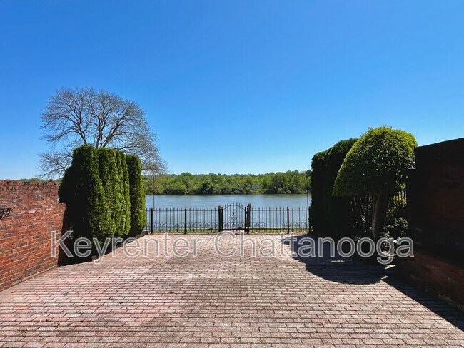 Foto del edificio - 3166 Waterfront Dr