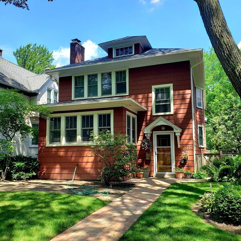 Foto principal - 1327 Washington St