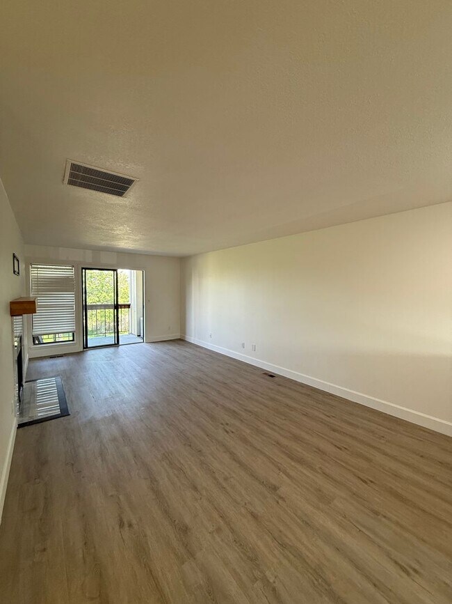 Building Photo - Spacious 2Bd/1Ba Condo in Westminster! Ava...
