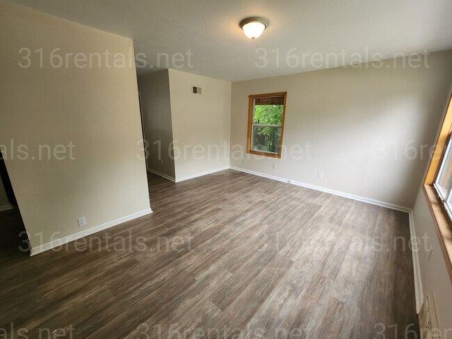 Foto del edificio - $995 - 3 bedroom / 1 bathroom - Single Fam...