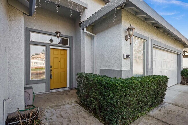 Foto del edificio - Charming 3-Bedroom Home with Pool