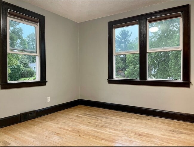 Building Photo - 1657 Minnehaha Ave E