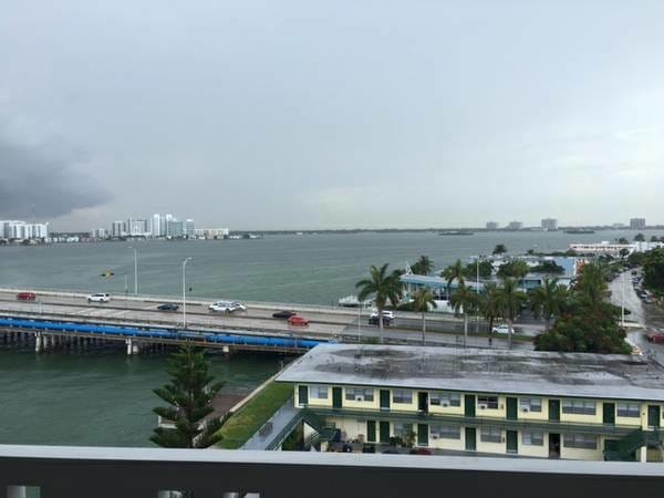 Building Photo - 2016 Bay Dr