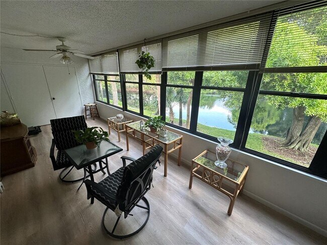 Foto del edificio - 113 Pinehurst Dr