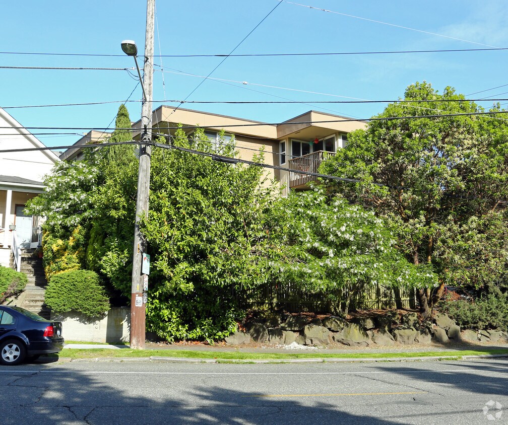 Building Photo - Thorndyke Apartments