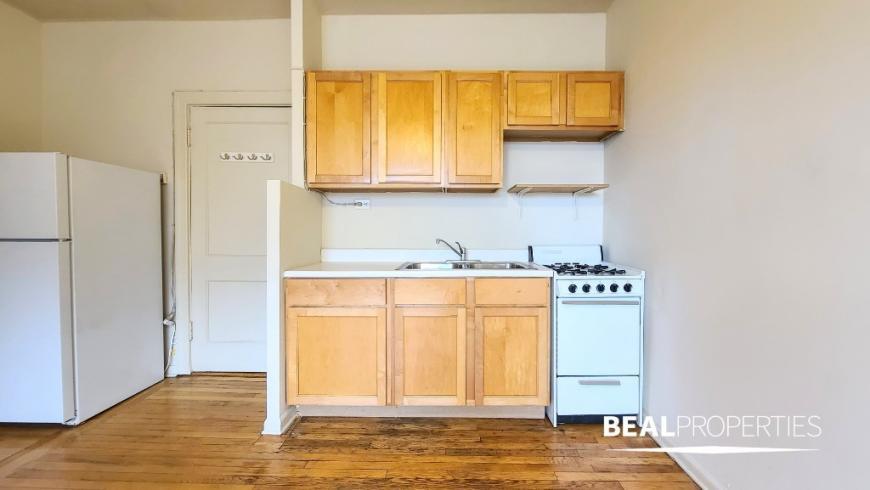 Building Photo - 0 bedroom in CHICAGO IL 60657