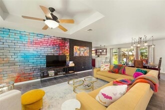 Building Photo - 10002 Lake Ridge Dr