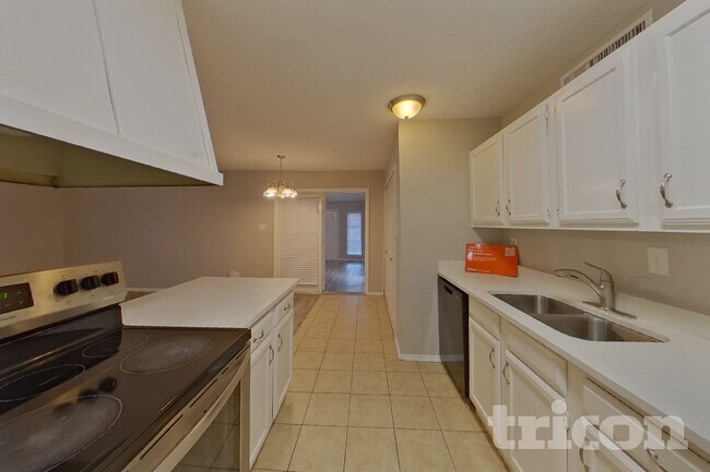 Foto del edificio - 7309 Hedge Dr