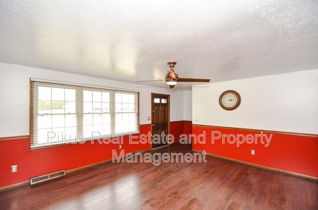 Building Photo - 1932 Otterbin St