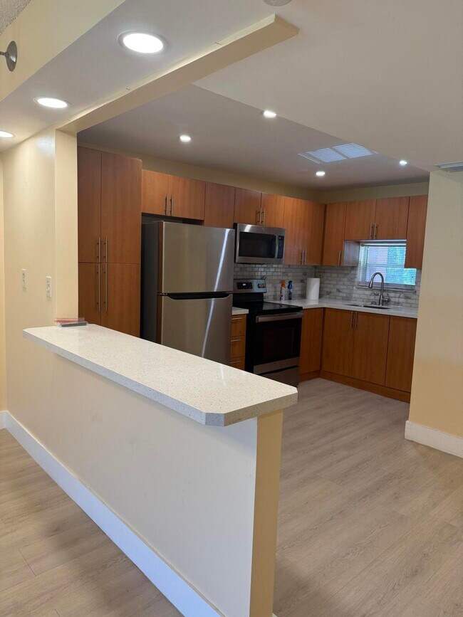 Foto del edificio - 830 S Hollybrook Dr