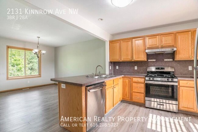 Building Photo - 2131 Kinnrow Ave NW