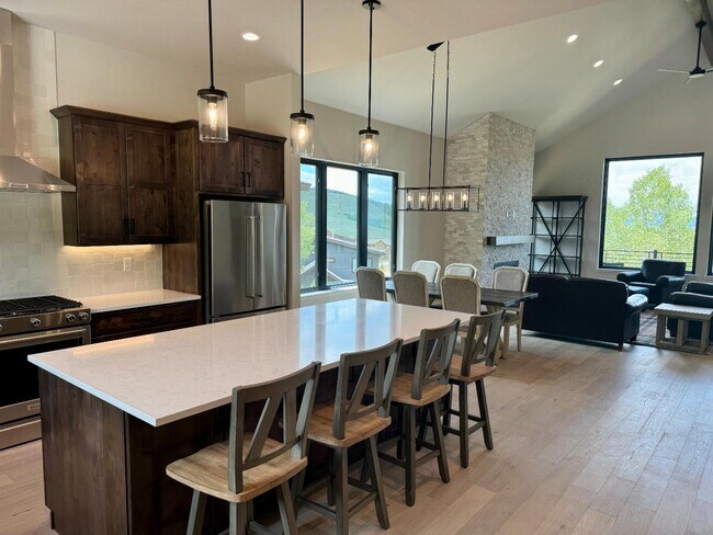 Foto del edificio - 640 Expedition Ln