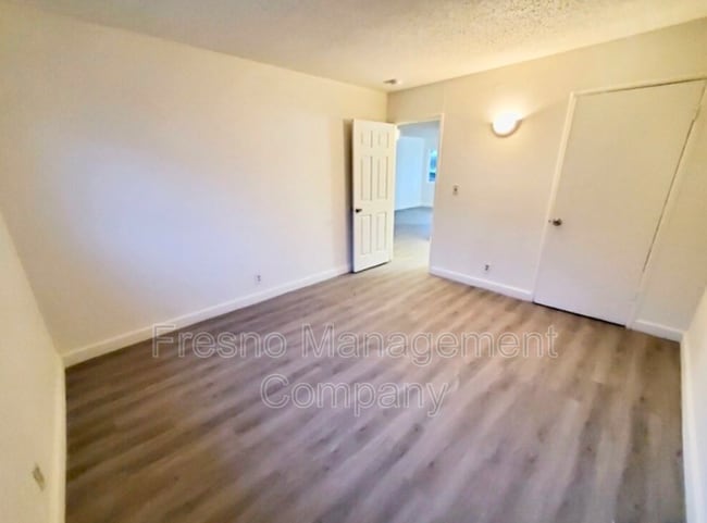 Building Photo - 441 S Dearing Ave