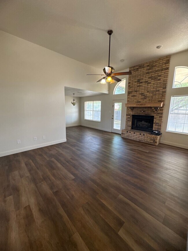 Foto del edificio - beautiful 4-bedroom, 2-bath Home available...