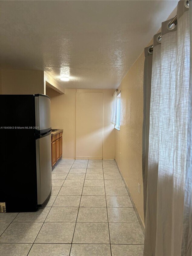 Foto del edificio - 6570 W 5th Pl