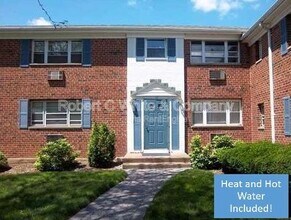 Building Photo - 10 Colonial Dr