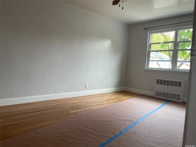 Foto del edificio - 215-10 Hillside Ave.