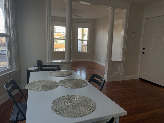 Foto del edificio - 71 Willard Ave