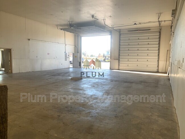 Building Photo - 23500 Huson Rd