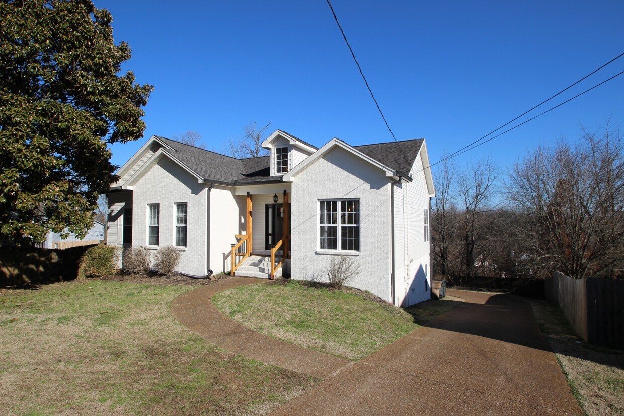 Foto principal - 2714B Eastland Ave