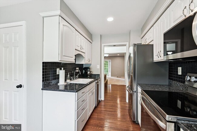 Building Photo - 502 Bay Dale Ct