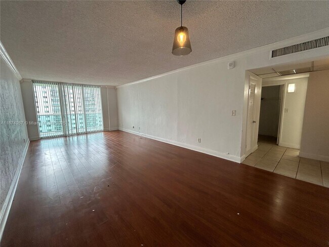 Foto del edificio - 19390 Collins Ave