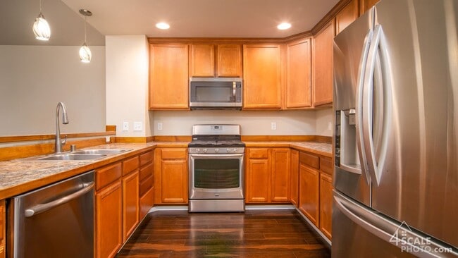 Building Photo - Beautiful East Anchorage 4 Bedroom Townhome