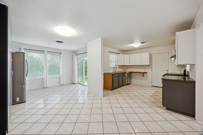Building Photo - 3BR 2BA Home in East Austin – Near Univers...