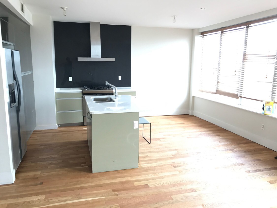 Foto principal - 58 Maspeth Ave