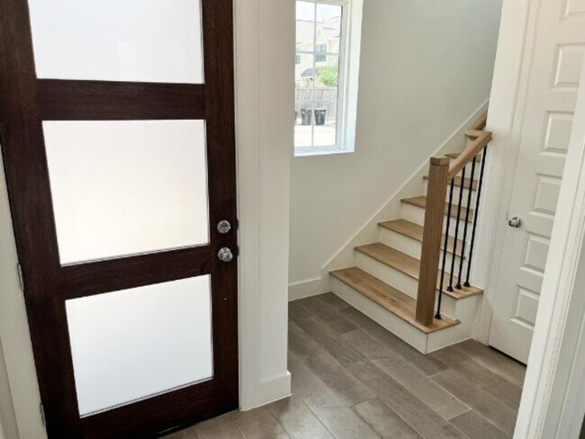 Building Photo - 1611 Westside Gardens Ln