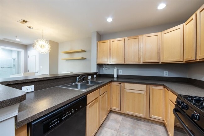 Photo - 718 W Trade St Townhome