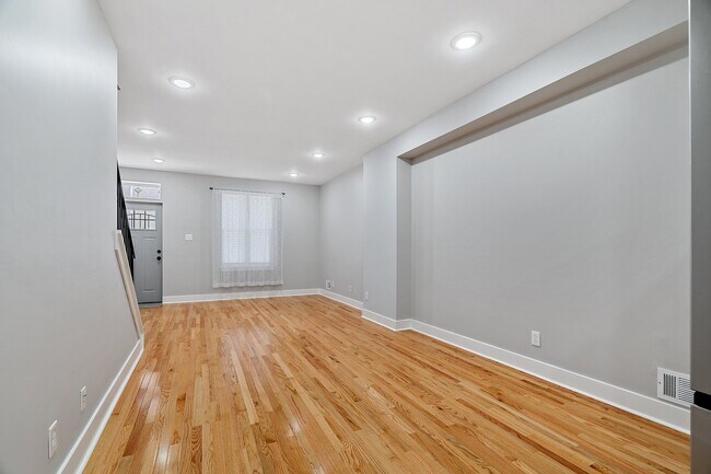 Foto del edificio - 2170 N Darien St