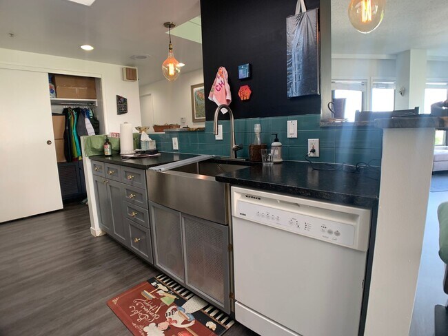 Building Photo - Park Place Towers Condo - 2 Bedrooms, 2 Ba...