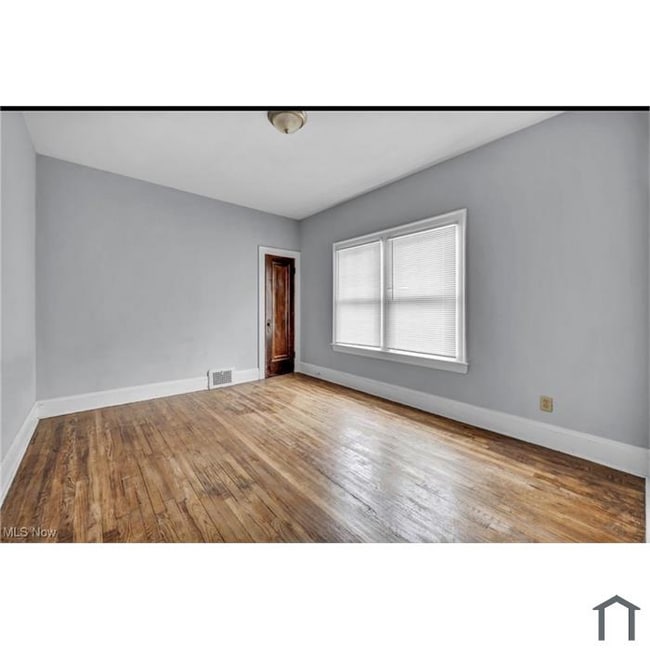 Building Photo - 3570 E 151st St