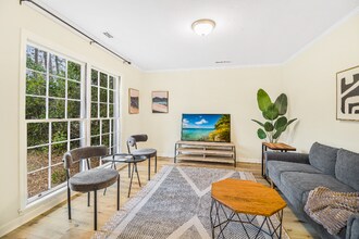 Building Photo - 1408 N Cherokee Ave