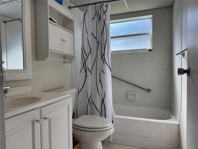 Foto del edificio - 629 North Dr