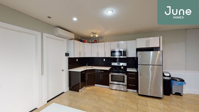 Foto del edificio - ROOM ONLY in 6-bed/2.0-bath Home