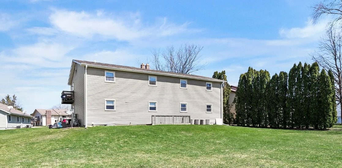 Building Photo - 15 Pine Ridge Ct