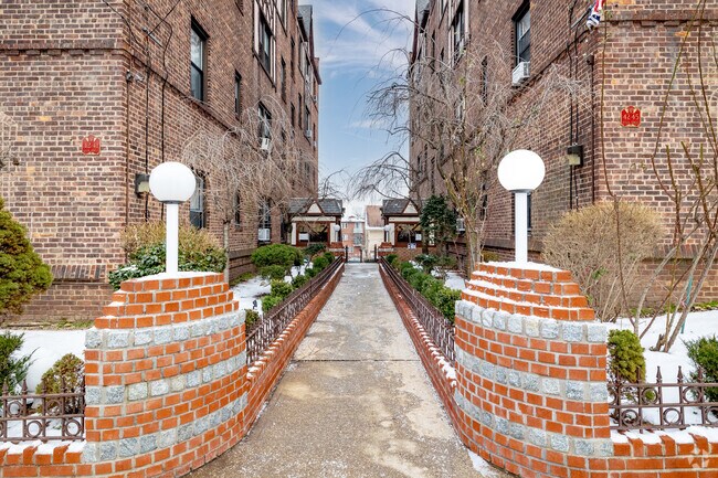 Building Photo - 4241 155th St