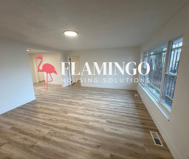 Building Photo - 305 Mercer Ave