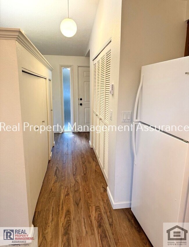 Building Photo - *MOVE IN SPECIAL* - $500 OFF YOUR MOVE IN|...