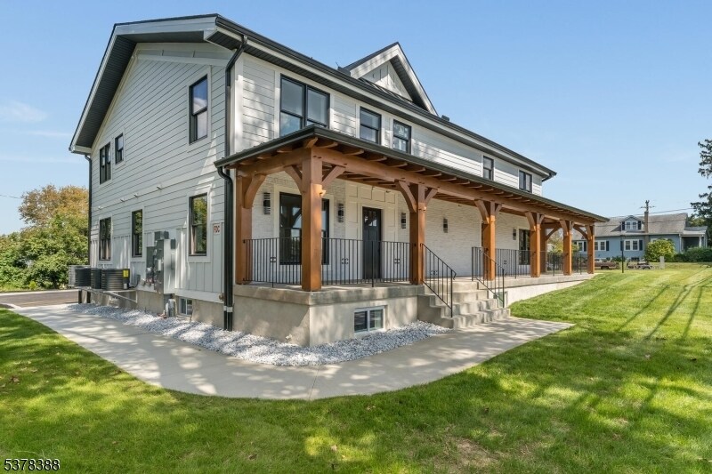 Foto principal - 535 St James Ave