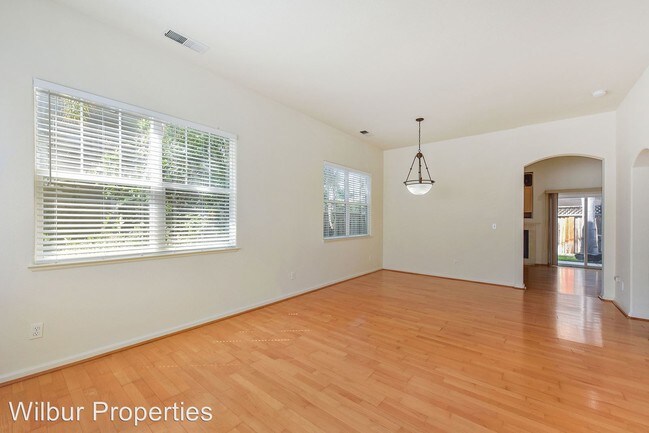 Building Photo - 4 br, 2.5 bath House - 2105 Myrtle Place